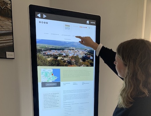 Interactive tourist screen in Ròtova for the 2022 Tourism ...