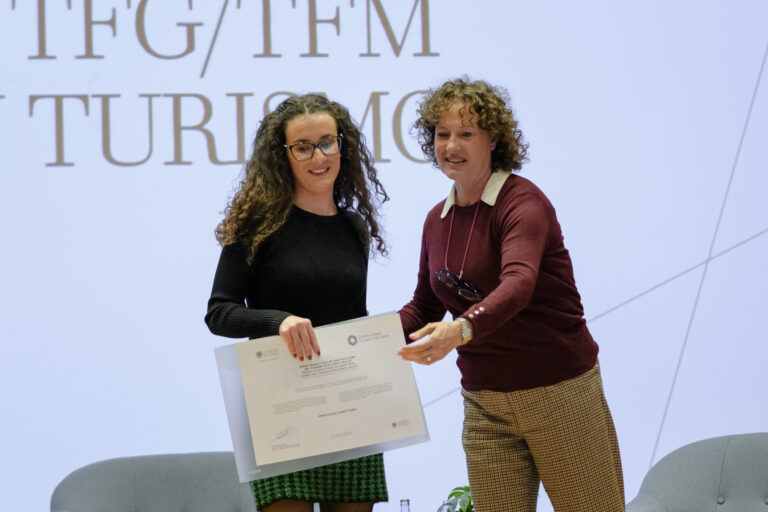 Entrega del segundo premio de TFG: Cosme Tormo, Inmaculada