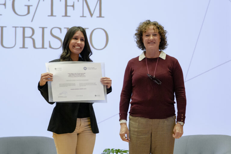 Entrega del primer premio de TFG: Carreno Rosanna, Andreina