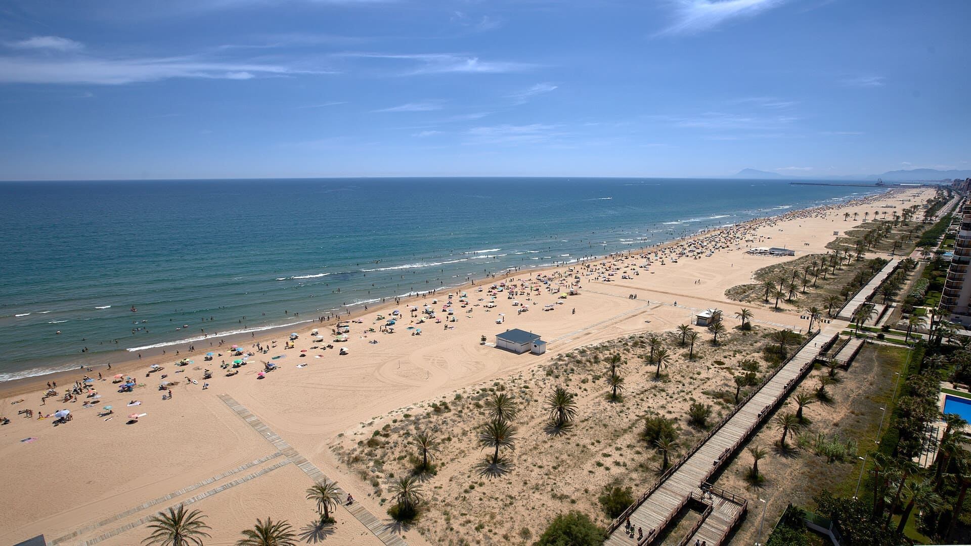 Gandia Inicia Temporada Turística amb Servicis de Platja en Funcionament