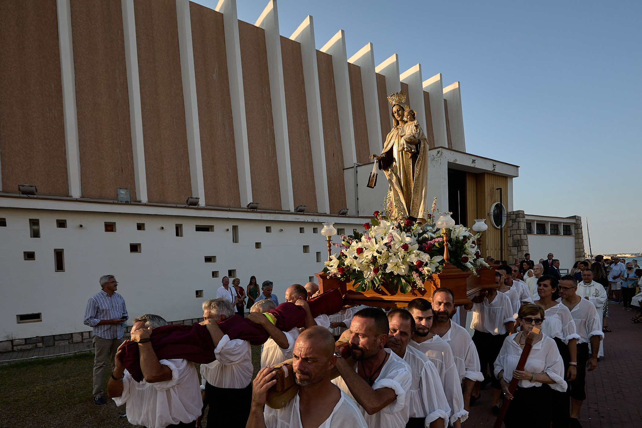 The Grau of Gandia dressed as a party to celebrate the Mare de Déu Blanqueta and the Virgen del Carmen